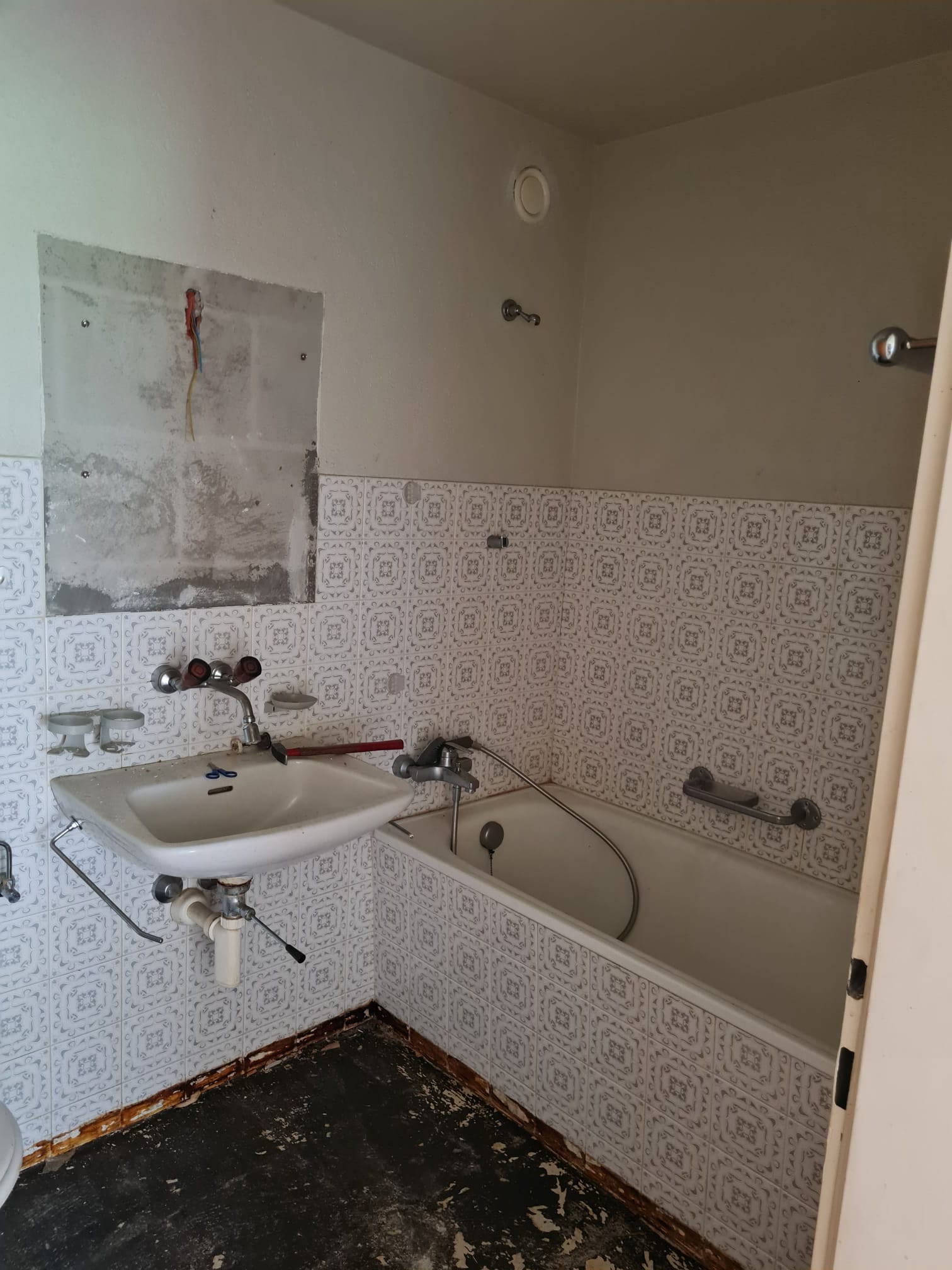 sb red renovation complete salle de bain douche 01